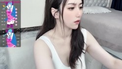 ️F杯巨乳美女【LinLin】超级大奶子~一对一道具自慰~高潮喷水颤抖 截图8