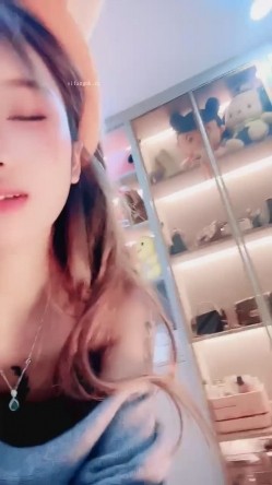 这么漂亮的女神都下海了【瑶瑶想吃糖】女神级小姐姐销魂自慰脸穴同框 截图11