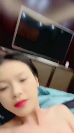 ️长腿女学生【02年表姐】带大奶闺蜜下海~道具猛捅~假阳具互插~群P口爆~喷水无套狂操 截图7