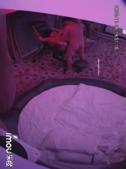 最新流出乐橙酒店情趣炮房偷拍 ️富姐找鸭在销魂椅干她最后加藤鹰手指搞得她爽嗨 截图11