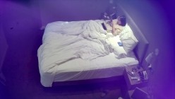 天眼酒店高清偷拍连续几天入住的奇葩小情侣整天裸睡不啪啪只会对着平板跳操 截图16