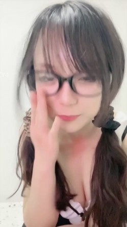 ️新人眼镜校花 十个眼镜九个骚 闷骚型丝袜大长腿舌钉口爆啪啪 截图12