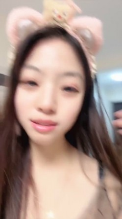 清纯女大【男模来我家】被猥琐男无套啪啪~颜射~口爆~内射~刺激 截图1