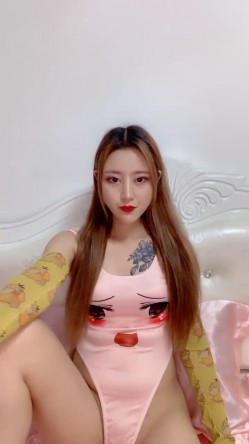 死库水网红美女！一线天无毛馒头逼！抓着屌吸吮深喉，特写视角猛怼骚穴，骑乘位一上一下 截图3