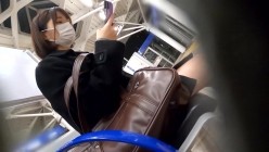 fc2ppv-2777941 《S級》【電車チカン】めちゃめちゃ可愛い　黒髪ショート　アイドル級の可愛さを持つ無邪気な笑顔の女子校生＃05 截图2
