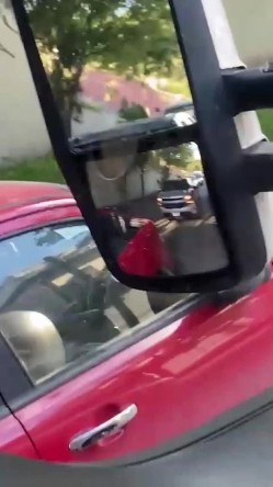 等红灯的时候旁边车的大哥一边开车一边扣副驾驶妹子的逼,录下来发给交警驾叔叔扣他分 截图16