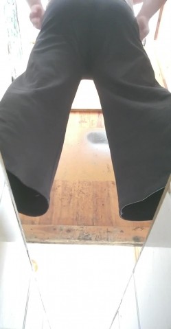 公园路边沟厕牛B视角偷拍 几个少妇嘘嘘各种美鲍鱼一览无余 截图7