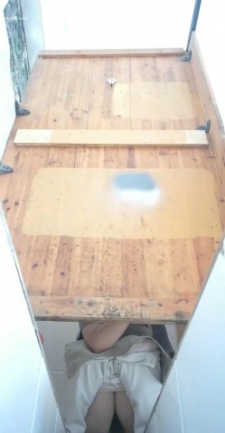 公园路边沟厕牛B视角偷拍 几个少妇嘘嘘各种美鲍鱼一览无余 截图11
