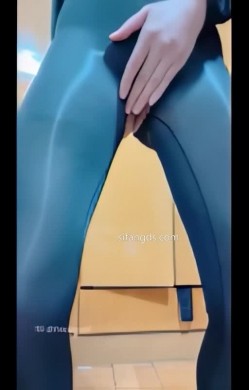 泄密流出 抖音 网红【娇姨 】超有气质漂亮少妇阿姨 巨乳 露点自慰 掰开B特写等 截图4
