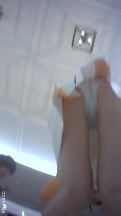 【最新 ️极品 ️抄底】多角度超近景抄底偷拍 妹子各个都是极品 最夸张的是偷偷在试衣间门缝下偷拍 高清1080P版 截图15