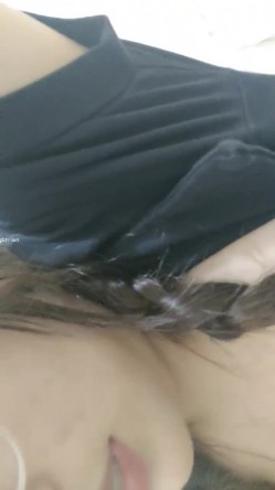 巨乳大学生下海~【小土豆】，宿舍直播~超级大奶子，正宗大学生，宿舍还有人，爽到喷水 截图8