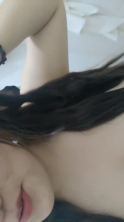 巨乳大学生下海~【小土豆】，宿舍直播~超级大奶子，正宗大学生，宿舍还有人，爽到喷水 截图11