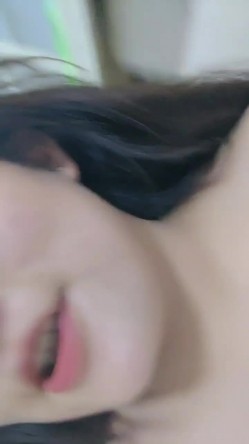 巨乳大学生下海~【小土豆】，宿舍直播~超级大奶子，正宗大学生，宿舍还有人，爽到喷水 截图12