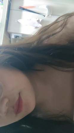 巨乳大学生下海~【小土豆】，宿舍直播~超级大奶子，正宗大学生，宿舍还有人，爽到喷水 截图13