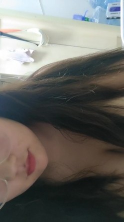 巨乳大学生下海~【小土豆】，宿舍直播~超级大奶子，正宗大学生，宿舍还有人，爽到喷水 截图16