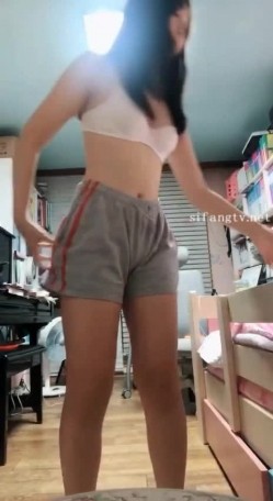 冒充舞蹈老师让艺校女生脱光了衣服看看身材怎么样 截图13