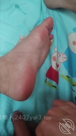 原创海角大神【干妈变成了情人】付费钻石贴集！和干妈在别人家门口过夜、车震 截图11