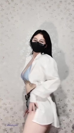 推特新晋裸舞福利姬 无刺榴莲 反差变装裸舞，身材属于略微的婴儿肥，舞姿也没的说 截图2