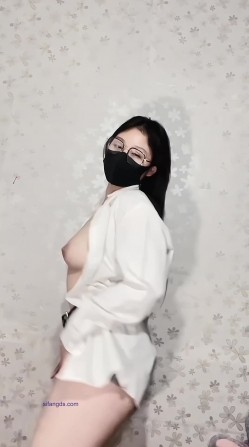 推特新晋裸舞福利姬 无刺榴莲 反差变装裸舞，身材属于略微的婴儿肥，舞姿也没的说 截图4