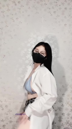 推特新晋裸舞福利姬 无刺榴莲 反差变装裸舞，身材属于略微的婴儿肥，舞姿也没的说 截图5
