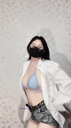 推特新晋裸舞福利姬 无刺榴莲 反差变装裸舞，身材属于略微的婴儿肥，舞姿也没的说 截图7