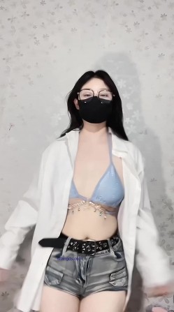 推特新晋裸舞福利姬 无刺榴莲 反差变装裸舞，身材属于略微的婴儿肥，舞姿也没的说 截图8