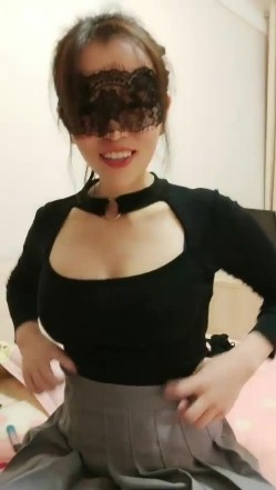 想吃棒棒糖圆润大屁股美臀少妇激情啪啪，舔屌乳交白丝高跟鞋翘起屁股，第一视角后入撞击肥臀，开档黑丝短裙骑乘揉捏 截图4