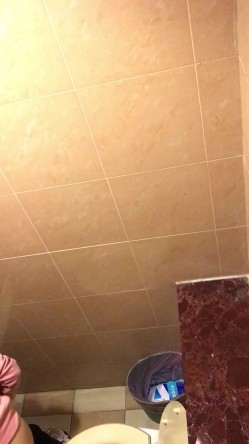学校图书室厕所偷拍女同学尿尿 每个女同学都对我撅起屁股露出那条小肉缝 截图9