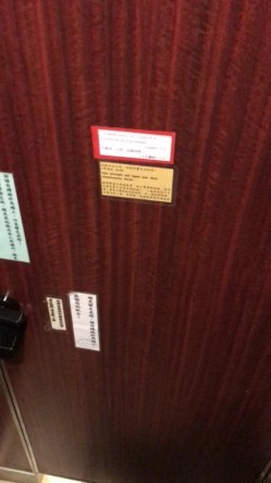 学校图书室厕所偷拍女同学尿尿 每个女同学都对我撅起屁股露出那条小肉缝 截图13