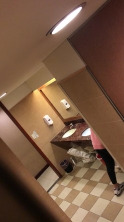 学校图书室厕所偷拍女同学尿尿 每个女同学都对我撅起屁股露出那条小肉缝 截图16
