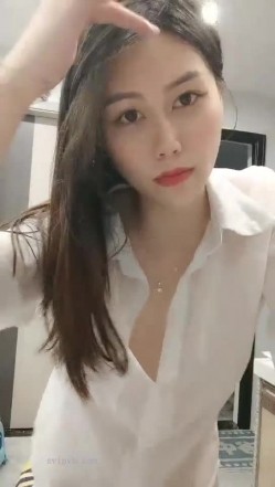 极品高颜冷艳御姐，反差小妈感女主播「金刚护撸娃」「小奶猫」激情淫语撩骚，和姐妹下海大秀，互舔互口假鸡巴互插 截图1