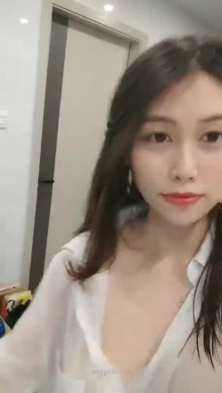 极品高颜冷艳御姐，反差小妈感女主播「金刚护撸娃」「小奶猫」激情淫语撩骚，和姐妹下海大秀，互舔互口假鸡巴互插 截图3