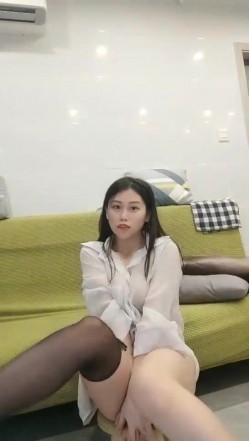 极品高颜冷艳御姐，反差小妈感女主播「金刚护撸娃」「小奶猫」激情淫语撩骚，和姐妹下海大秀，互舔互口假鸡巴互插 截图9