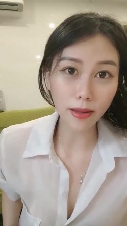 极品高颜冷艳御姐，反差小妈感女主播「金刚护撸娃」「小奶猫」激情淫语撩骚，和姐妹下海大秀，互舔互口假鸡巴互插 截图10