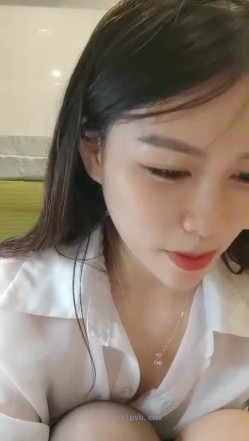 极品高颜冷艳御姐，反差小妈感女主播「金刚护撸娃」「小奶猫」激情淫语撩骚，和姐妹下海大秀，互舔互口假鸡巴互插 截图16