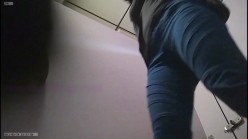 大神潜入大学女厕偷拍舞蹈社团的学妹尿尿换衣 截图2
