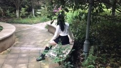 大佬黑白DOM老Zz字母交流圈封神作品反差母狗SM调教群P大神精修完结 『公园漏出调教』拔肛塞放大特写 截图1