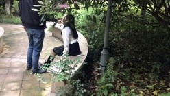 大佬黑白DOM老Zz字母交流圈封神作品反差母狗SM调教群P大神精修完结 『公园漏出调教』拔肛塞放大特写 截图4