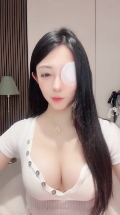 骚逼主播【鹅妹妹】仙女颜值,裸舞很专业,奶大逼粉,掰逼诱惑,道具自慰,裸舞诱惑,包射 截图3