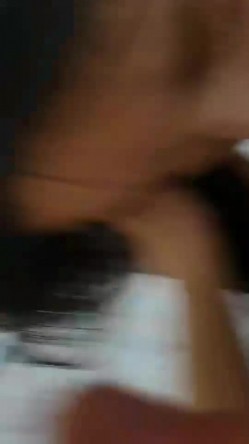 小伙子很漂亮的女盆友，超粉白皙的一线天，真是有福气，女上位、后入干得够爽！ 截图7