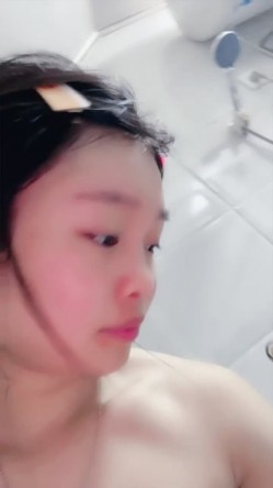 女神尺度突破，颜值小浪蹄子【北京妹妹】下海福利，脸穴同框，道具狂插，爽到喷水 截图15