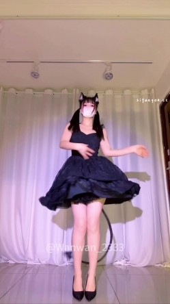 推特白虎双马尾【婉婉Wanwan_2333】顶级VIP动感裸舞给我擦皮鞋 截图1