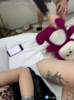 近期万人求档「Akyyds」高颜值精神小妹母狗带闺蜜双飞，一个有颜值，一个有奶子 截图12