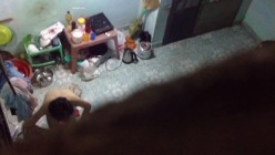 【极品稀缺&偷拍邻居】窗户偷拍情侣被操实在忍不住大叫 用被子捂嘴 各种姿势干一遍 操不尽的疯狂 截图2