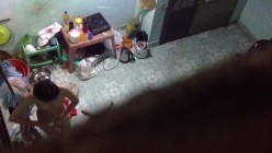 【极品稀缺&偷拍邻居】窗户偷拍情侣被操实在忍不住大叫 用被子捂嘴 各种姿势干一遍 操不尽的疯狂 截图3