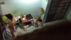 【极品稀缺&偷拍邻居】窗户偷拍情侣被操实在忍不住大叫 用被子捂嘴 各种姿势干一遍 操不尽的疯狂 截图12