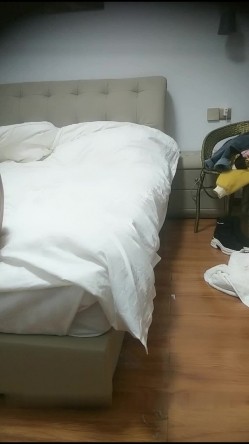 “你的鸡巴真的好大啊,我再换个套子”,性感援交美女被大屌男操的套子都破了还没射,换个新的让他从后面干. 截图15