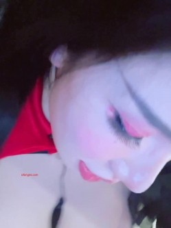穷人女神金主母狗！巨乳绿茶婊【顾灵曦】私拍福利，吃屌车震道具自慰，被土豪无套射了满背 截图2
