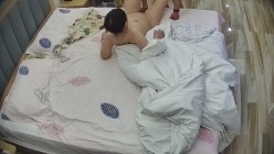 情趣酒店  新入住的中年夫妻 两人还玩上了暴力扯丝袜的戏码 好好的丝袜撕个洞 再狠狠的操进去 截图2