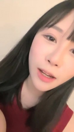 抖音网红女神，【京鱼儿】，19岁KJ少女，童颜巨乳，颜值高身材好，被土豪舍弃后回归主页，越来越懂男人了 截图1
